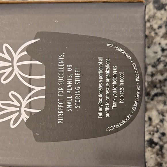 CAT LADY BOX SUBSCRIPTION BLACK CAT SMALL PLANTER. - Picture 7 of 7